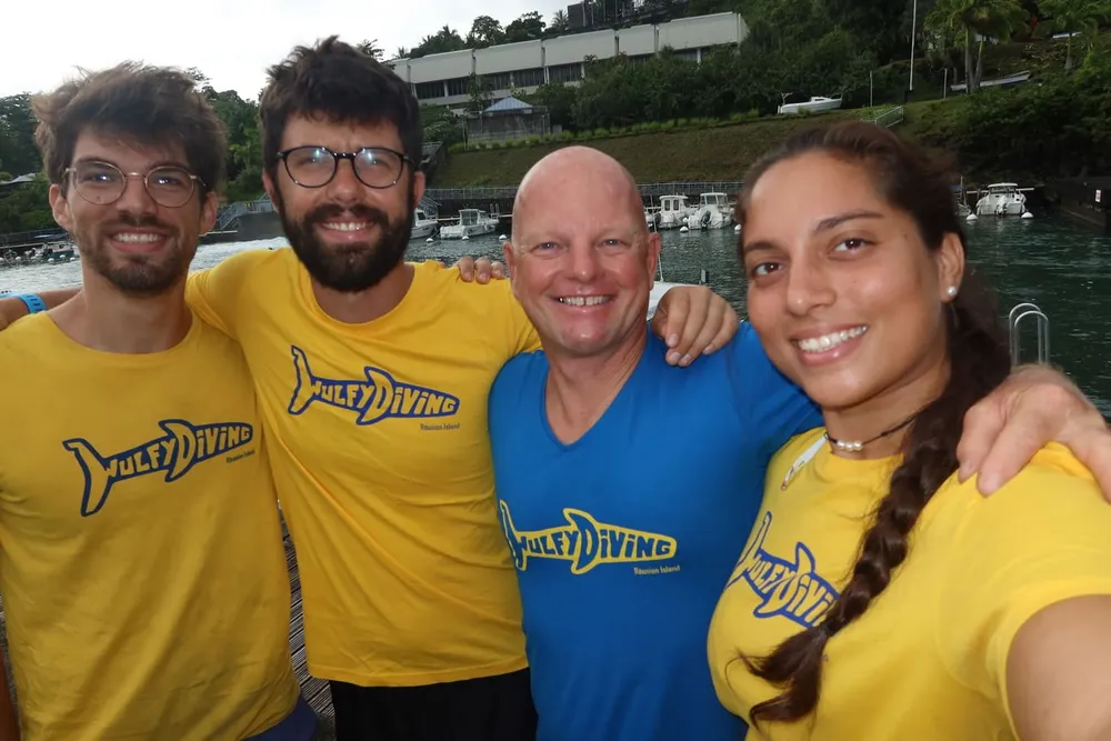 Stefaan et des plongeurs de Wulfy Diving
